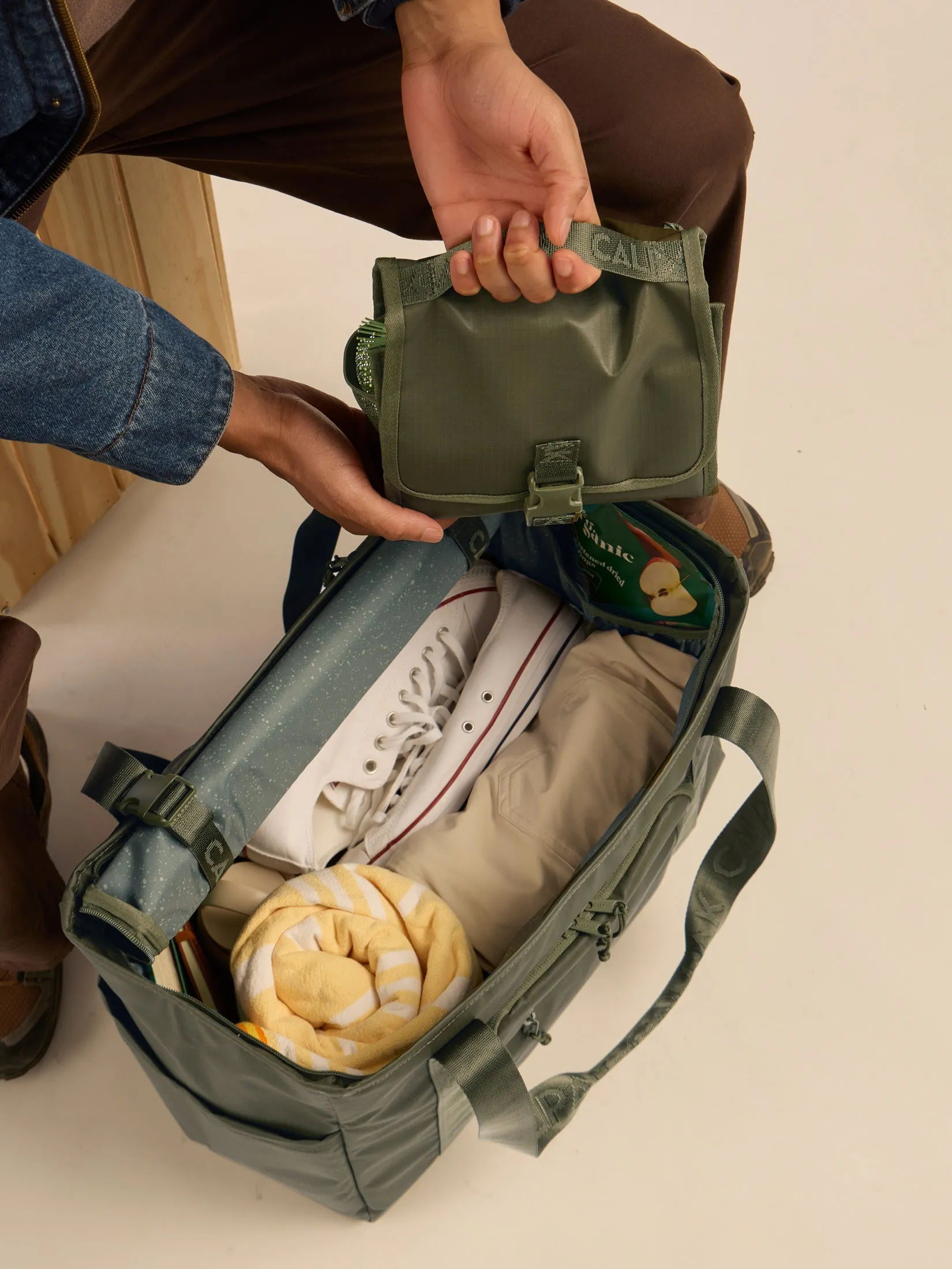 Terra Hanging Toiletry Bag
