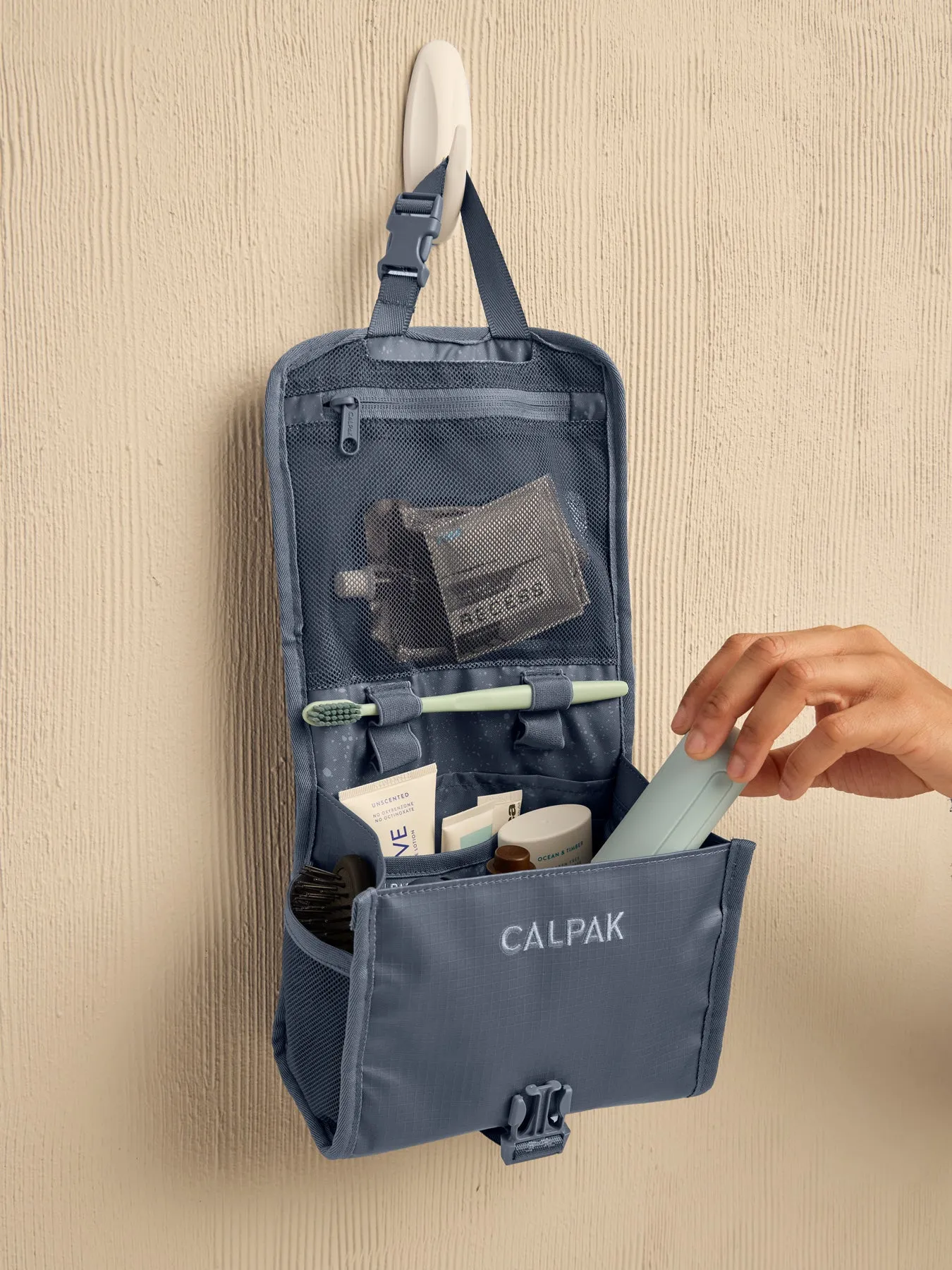Terra Hanging Toiletry Bag