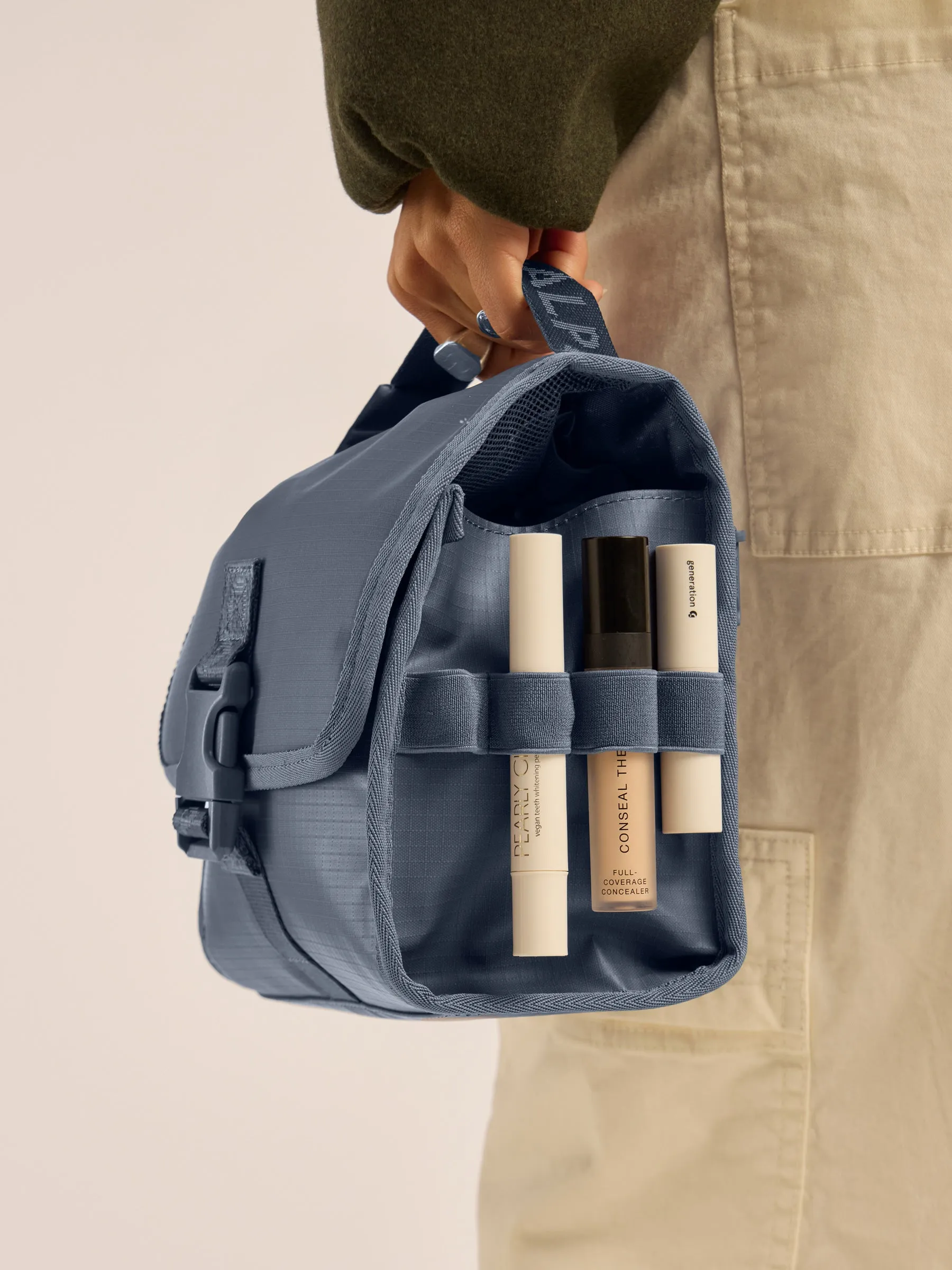 Terra Hanging Toiletry Bag