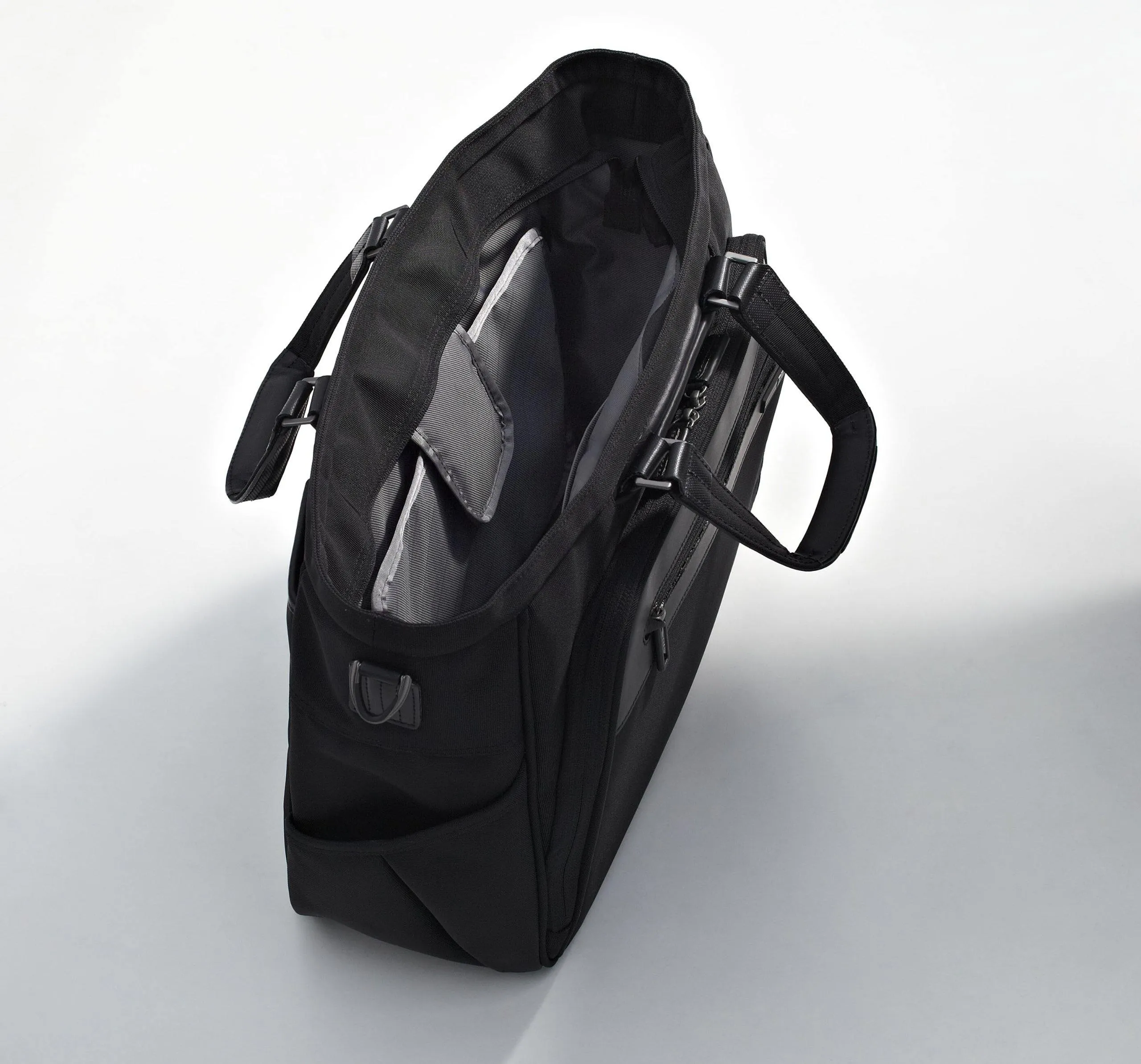 ZERO Halliburton Profile Large Boarding Tote